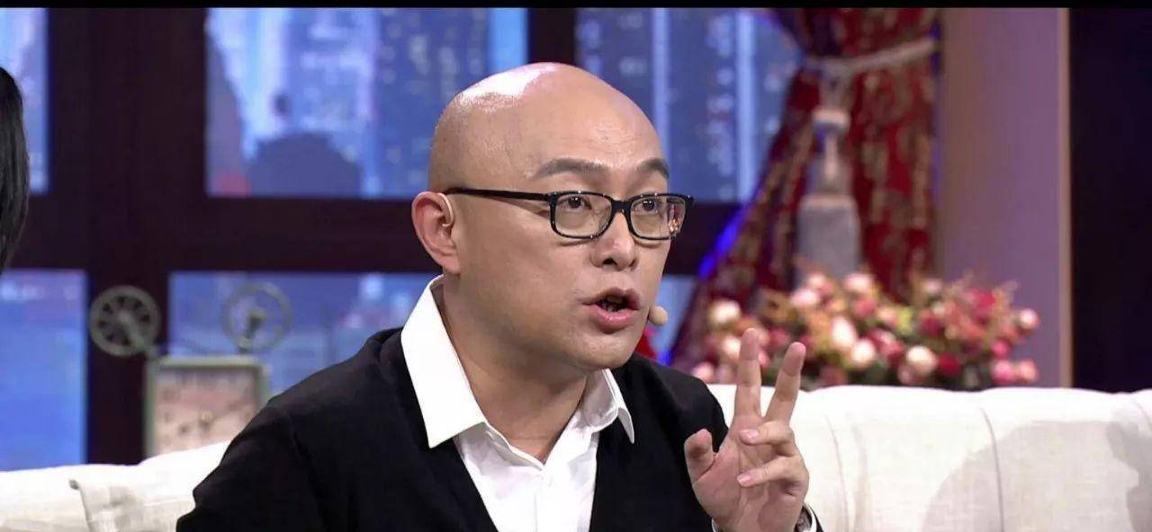 主持人孟非晒女儿美照,却被误认为他妻子,网友:郭德纲快来提亲_苹果