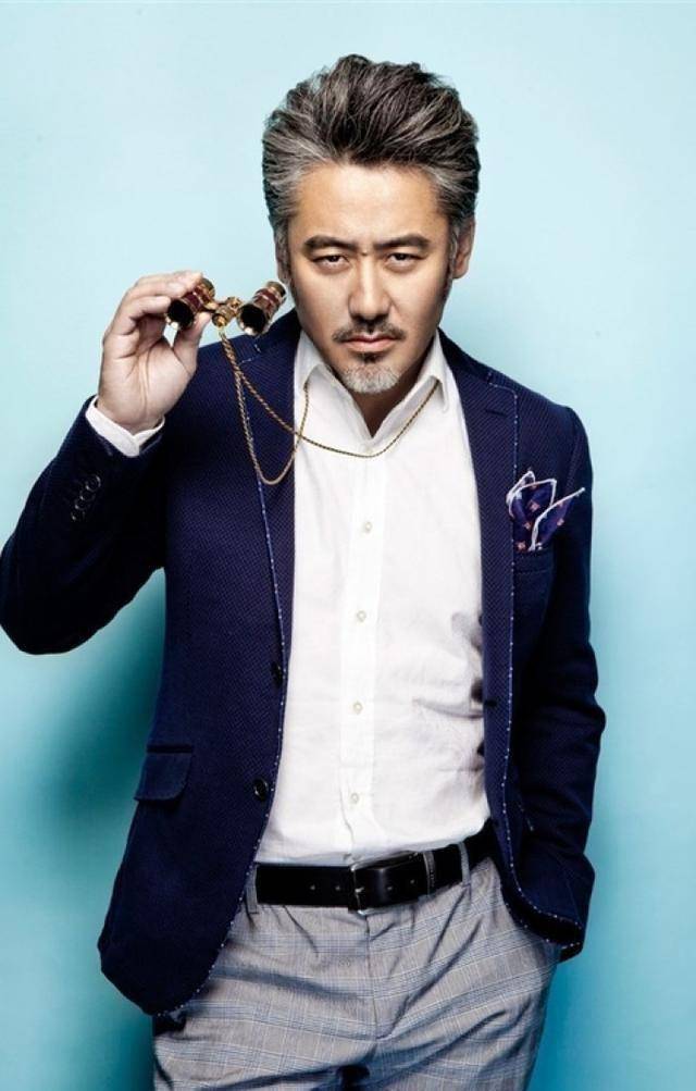 男星留起胡子后气质大变,胡歌变成忧郁型男,易烊千玺成硬汉_陈晓_大叔