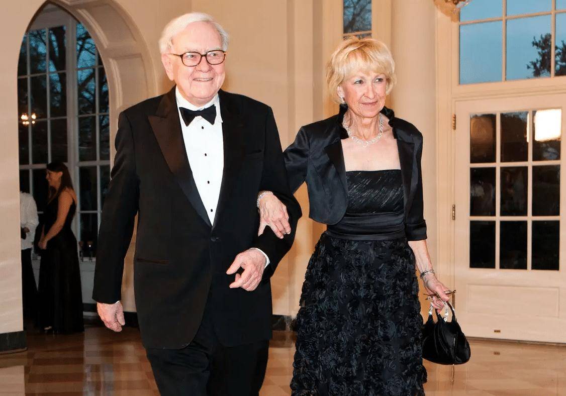 说起80多岁的"股神"巴菲特相信大家都不陌生,但是他的婚姻很少被外界