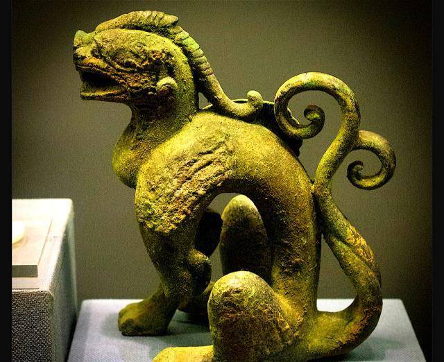 老汉挖出一条怪龙,放在家中9年,专家10元征收,如今价值过亿_龙的_金代