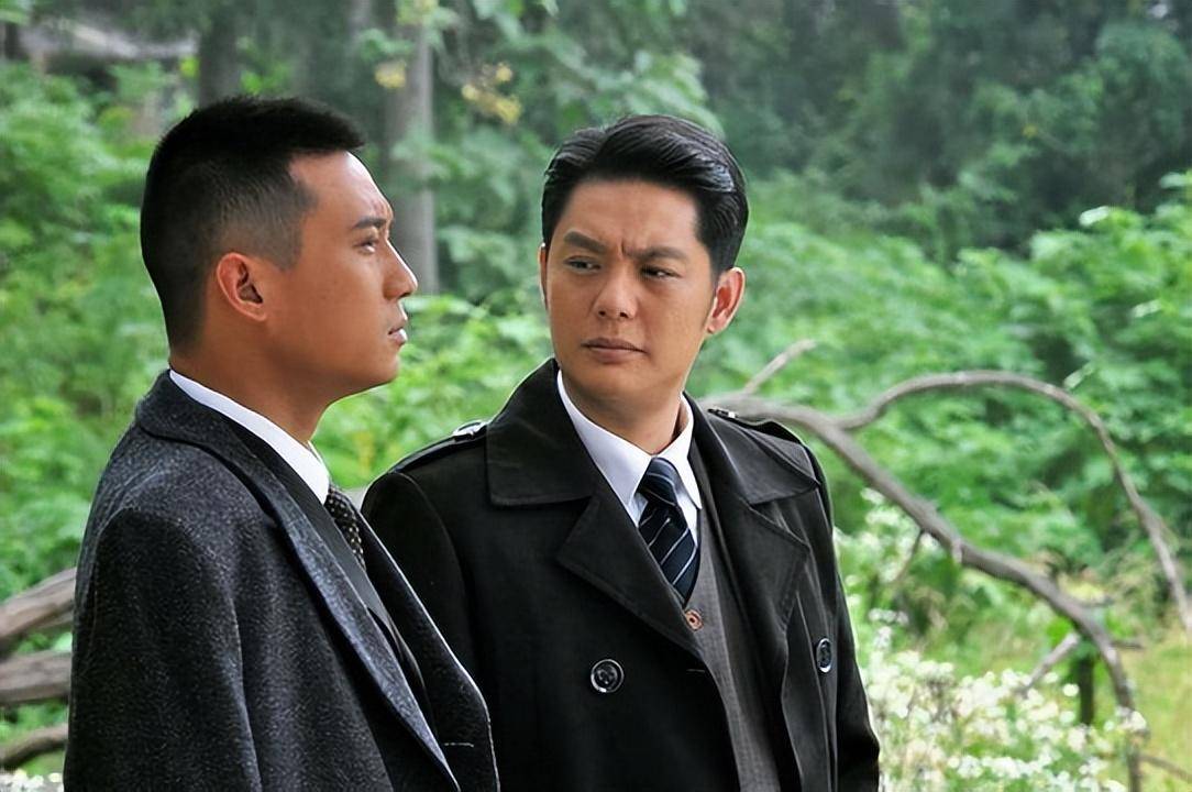 被妻子捧红后移情别恋,为新欢抛妻弃子,如今前妻红了,他消失了