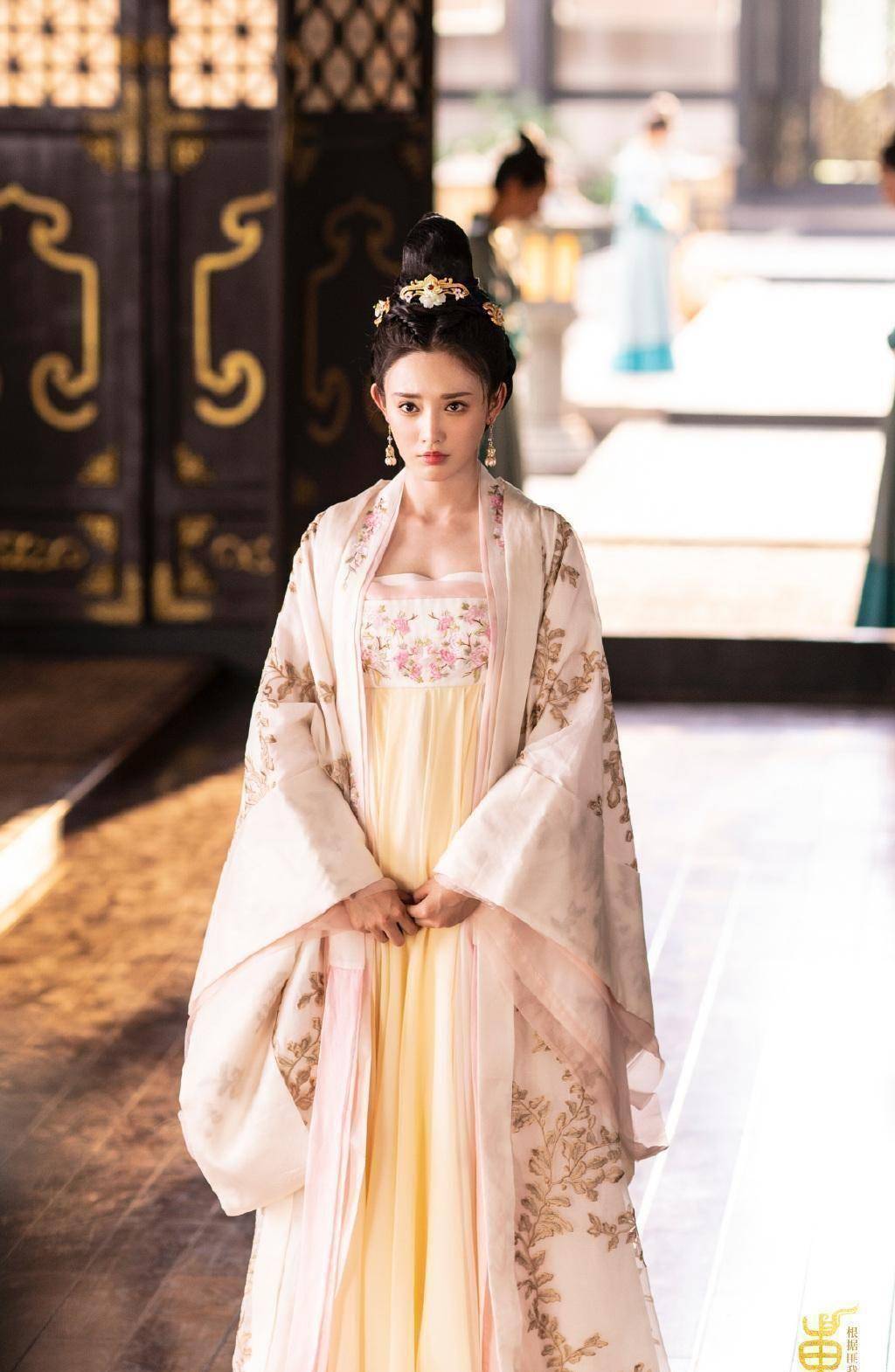 小花旦"之彭小苒:眼里有光笑得像糖,这才是少女的样子_观众_感觉_东宫