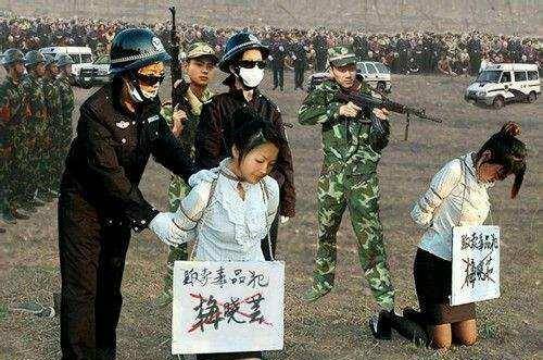 使用警绳把死刑犯捆绑这是司法警察在对待死刑者采取的一个重要策略