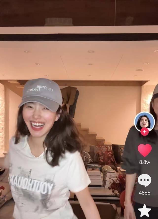 杨采钰在豪宅内热舞,开怀大笑和友人喝酒,不见男友陈金飞_刘亦菲_恋情