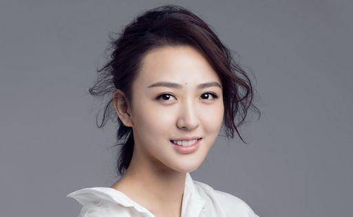 9年前她是杨幂助理,如今与杨幂平起平坐_徐飒_毕业_红楼梦