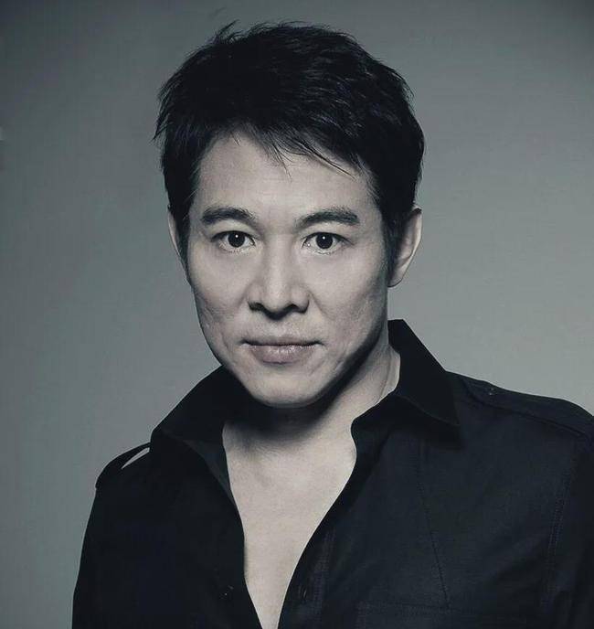 原来马云看上了李连杰脖子上的珠子,李连杰:你有兴趣吗?