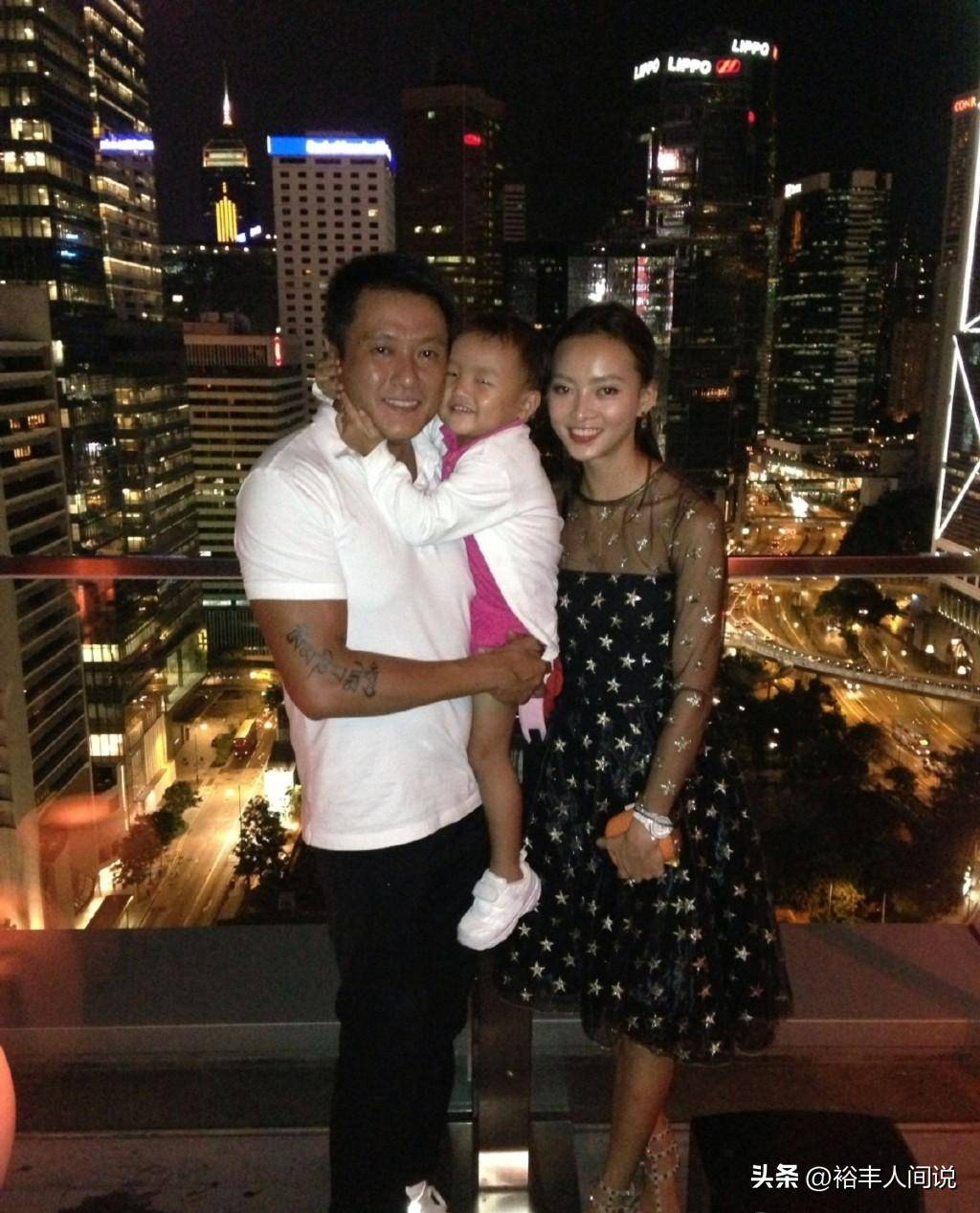 原本魏骏杰有着幸福且让人羡慕的家庭,小20多岁的前妻张利华不仅颜值