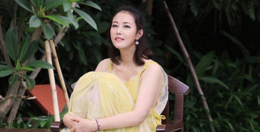 53岁周海媚自信不愁嫁,前任吕良伟让她成长了不少,仍然相信爱情_人生