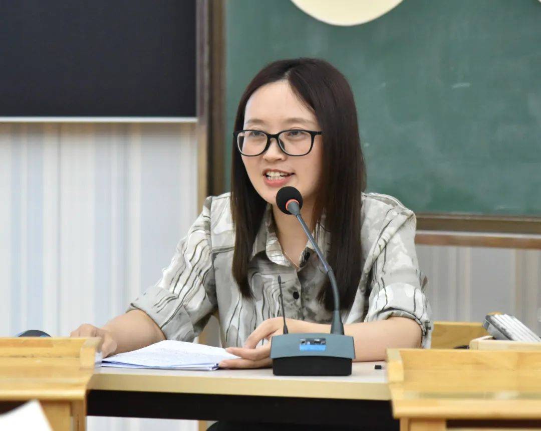 我校周瑾老师展示了一堂《在