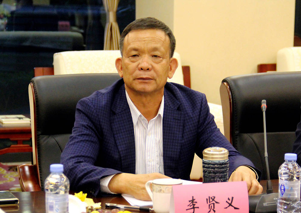 福建泉州首富诞生,靠卖玻璃年入257亿,超越曹德旺成玻璃大王_李贤义