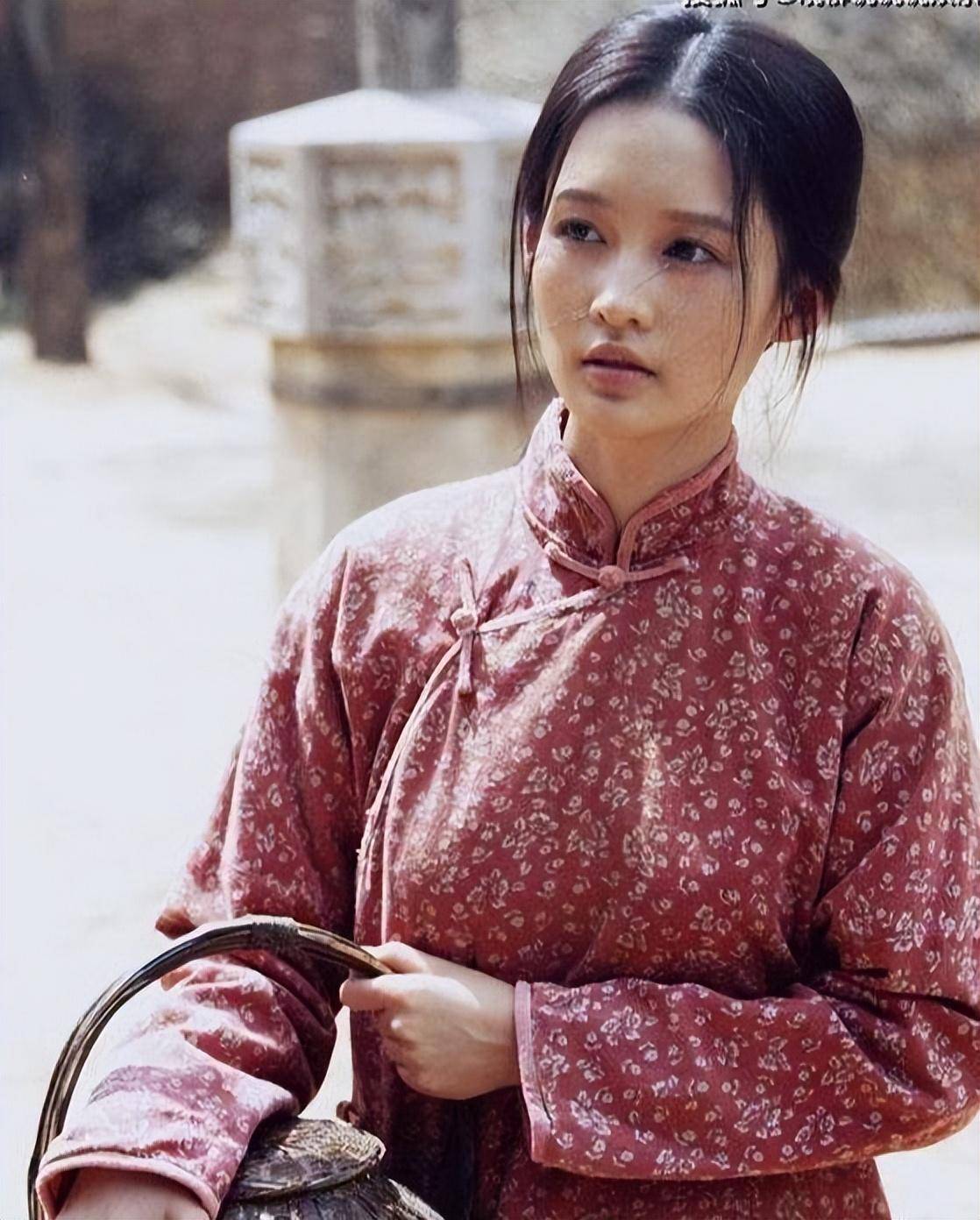 《人生之路》李沁的妆容遭吐槽冤不冤?看一下当时的村姑就知道了
