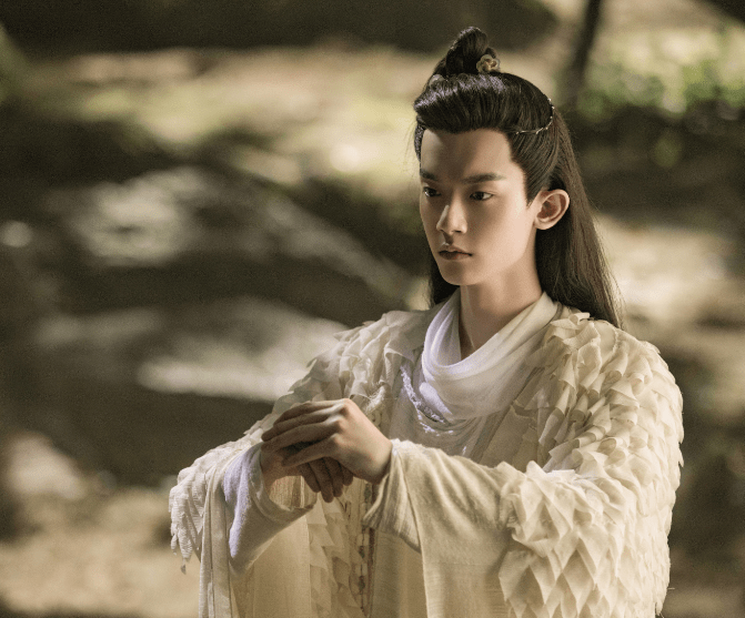 玉骨遥:朱颜为时影拼命取七星灯,时影为护朱颜周全,心口不一!