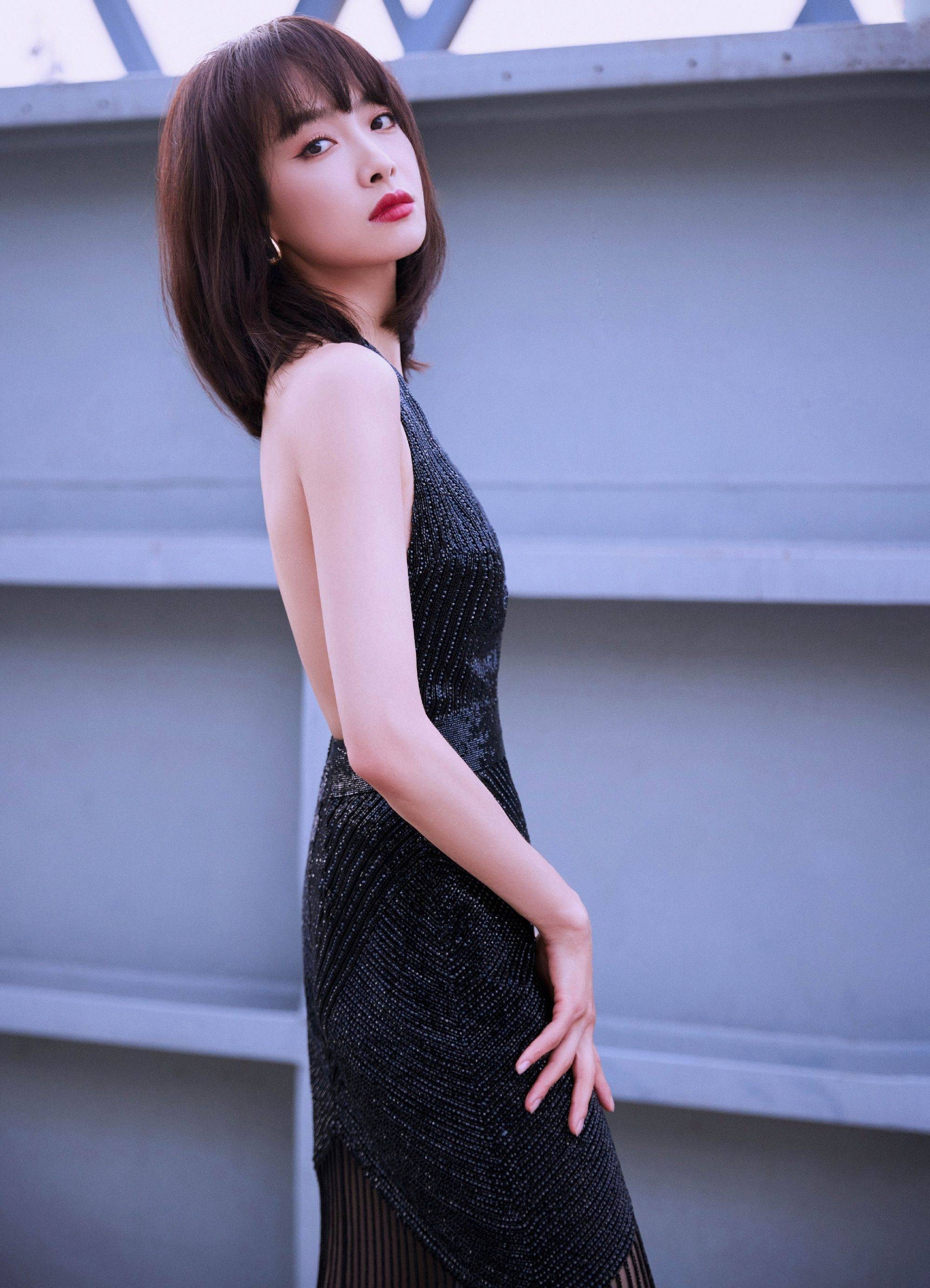 宋茜黑色深v连衣裙性感美背写真_锁骨_短发_大气