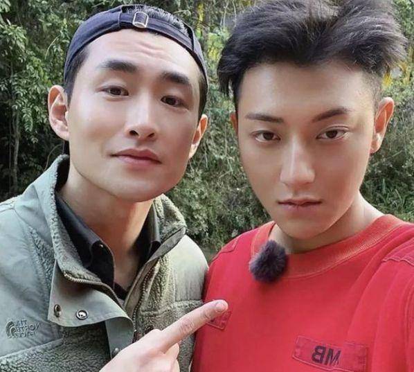 杨紫爆料黄子韬小癖好,上厕所需要人陪,好可爱_孙红雷_状况_线索