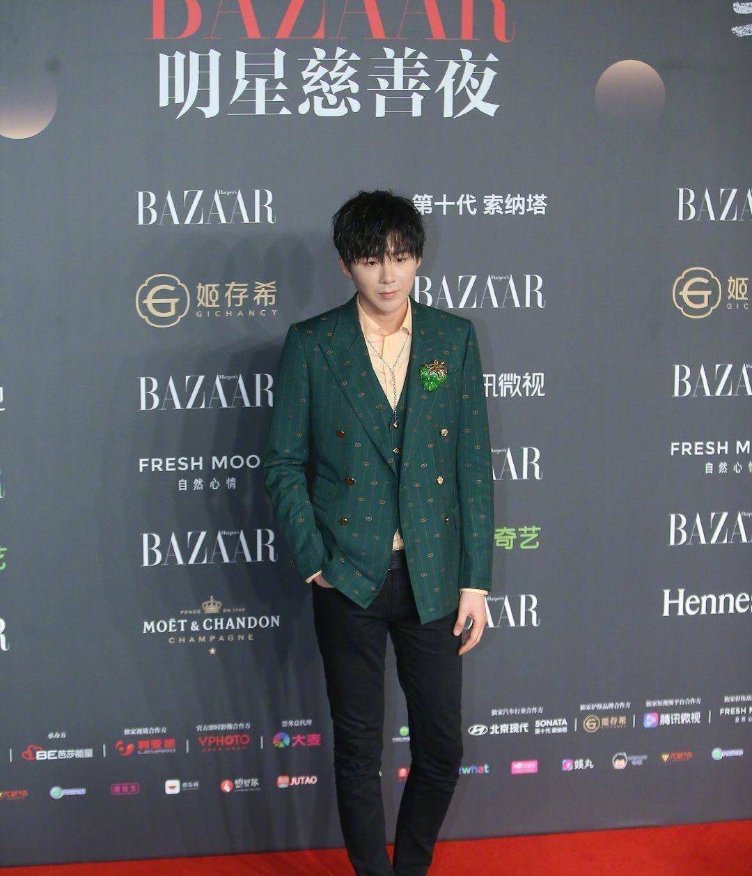 芭莎慈善夜,赵丽颖倪妮林允争美,杨紫关晓彤比美,吉娜当王_粉色_baby