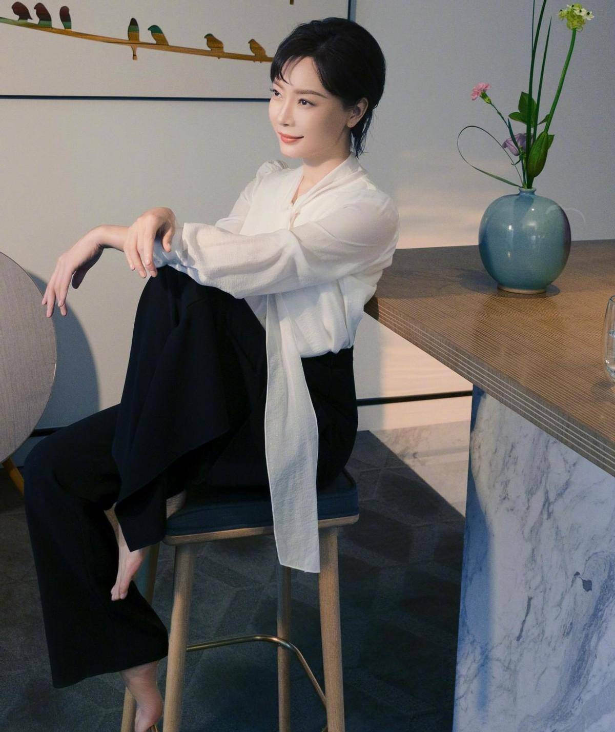 看看陈数这样打扮,美丽又优雅_衣服_女性_元素