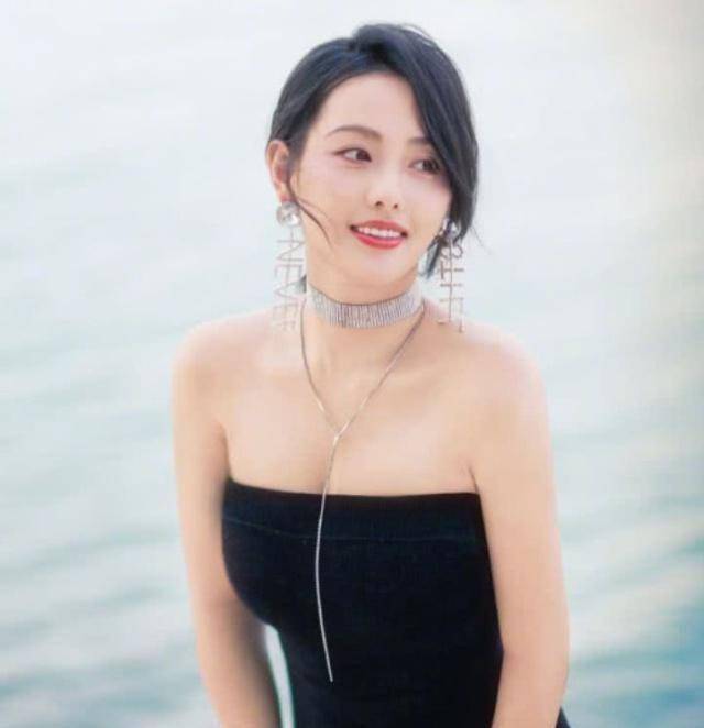 出道12年,被老公宠成公主,31岁张嘉倪青春依旧_明星_表演_网友