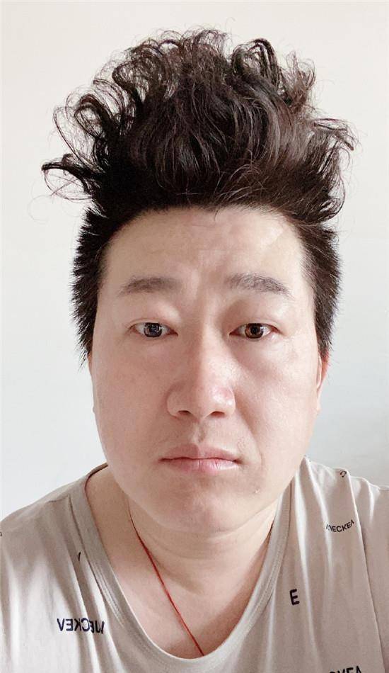 不过说实话,德云社的囧照应该都是互相偷拍的结果,这么看,真不到