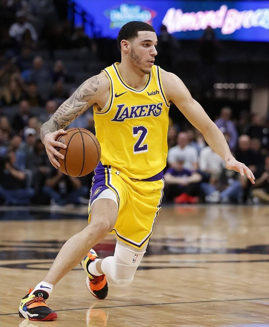 25岁天才新秀朗佐·鲍尔预计因伤缺席整个赛季_伤病_球员_球迷