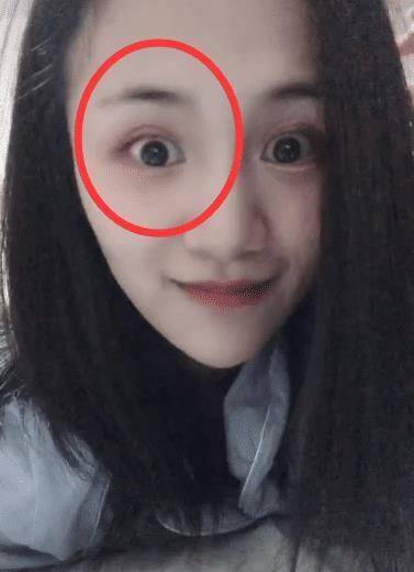 安悦溪素颜现身,"黑眼圈"其实不算什么,"毛毛虫"眉毛才是最真实的