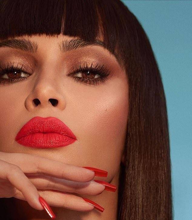 卡戴珊大变齐刘海,高级脸加大红唇,惹人喜爱_情人节_造型_口红