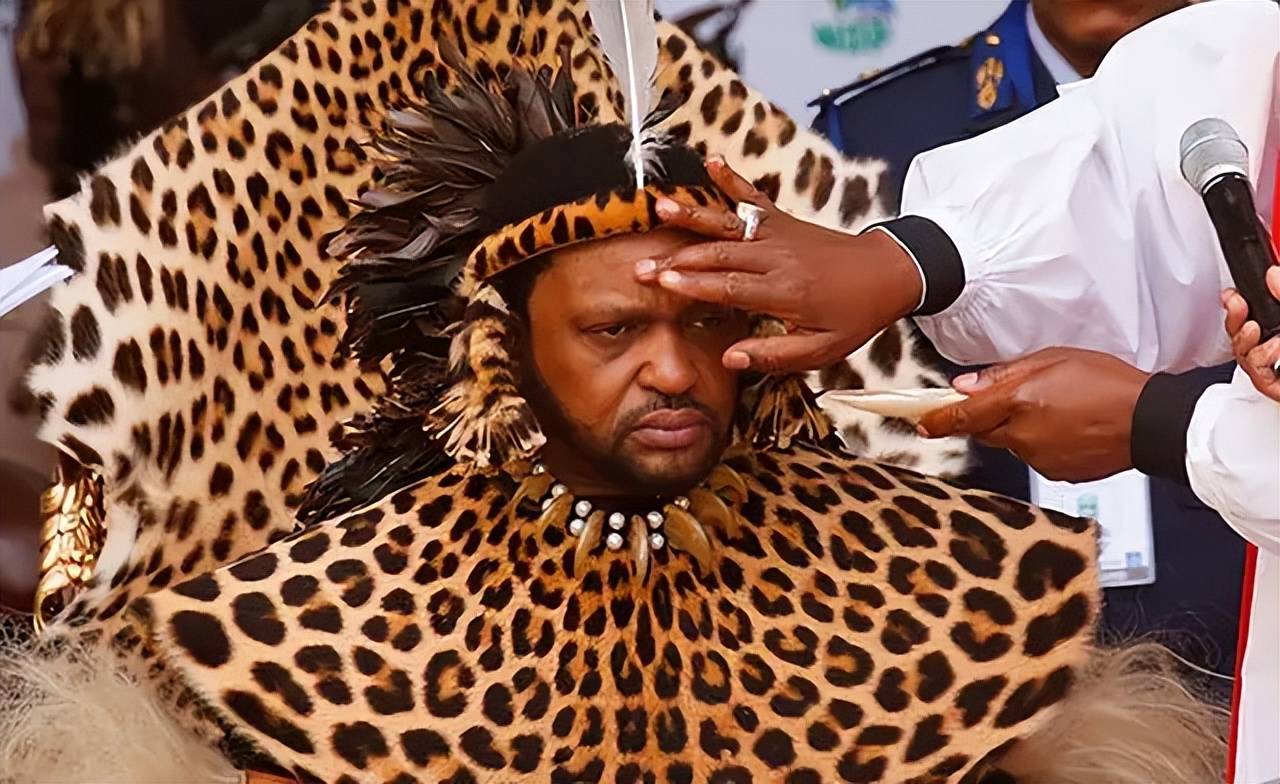 南非祖鲁王疑中毒,曾经狂虐英军的英雄王国,为何陷入夺嫡之争?