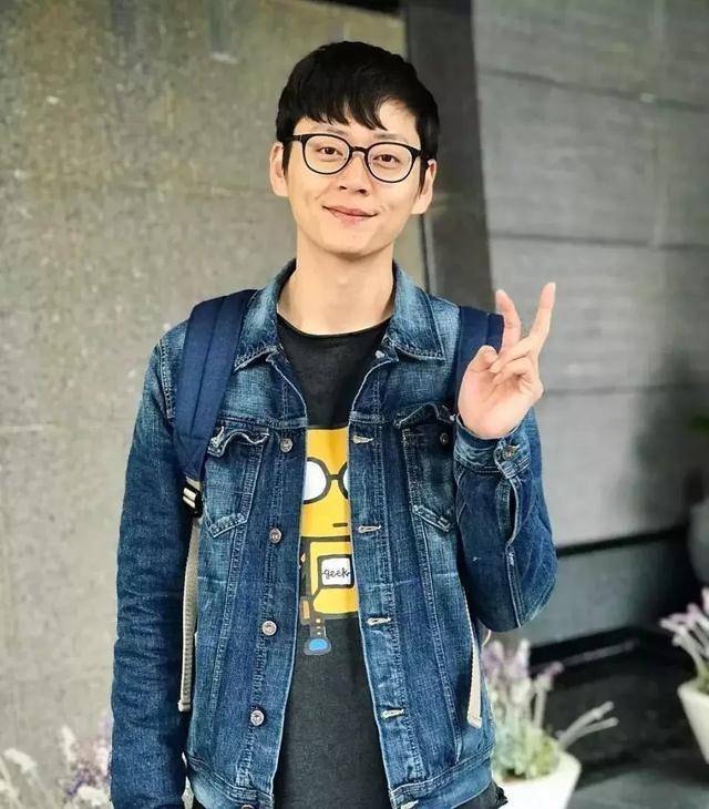 tvb小生首次演男主角新剧播映无期 发文叫大家集气_剧集_张振朗_离地