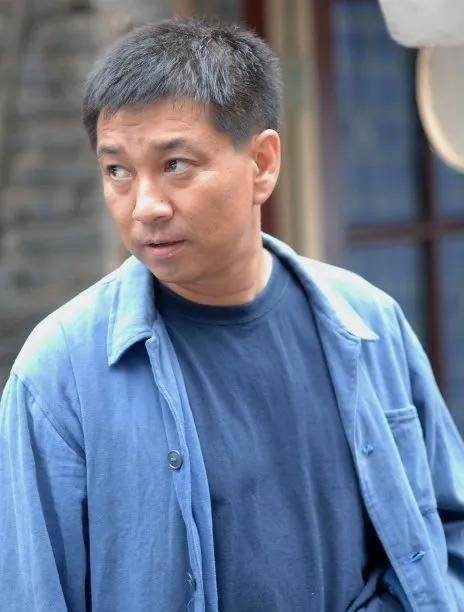 演员周小斌:心疼女子当全职太太,钱都归她管,如今他还好吗?