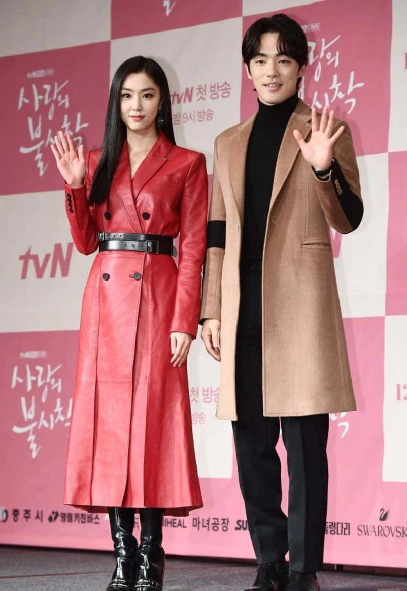 徐智慧被曝秘密拍拖,《爱的迫降》第二对恋人呼之欲出_孙艺珍_玄彬