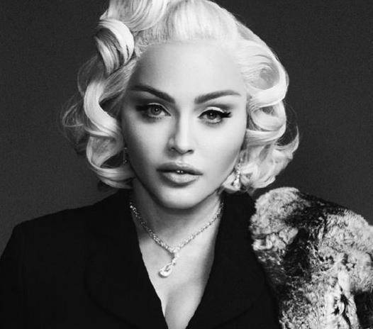 63岁麦当娜与小35岁男友分手,年龄差异惹争议,忘年恋没走到最后_因为