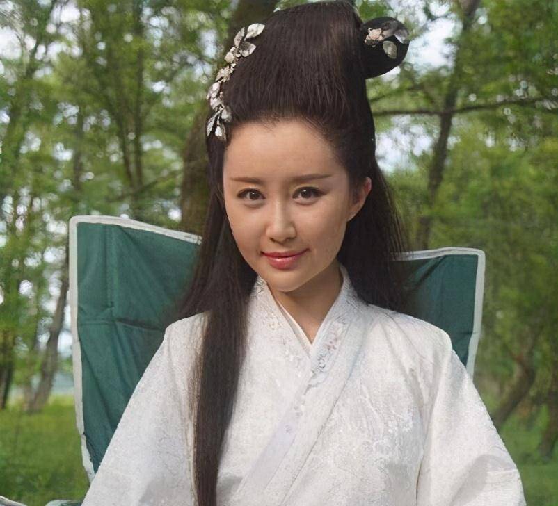 那时候的脸虽然也是肉肉的,但满满的都是胶原蛋白,而在电视剧《青云志