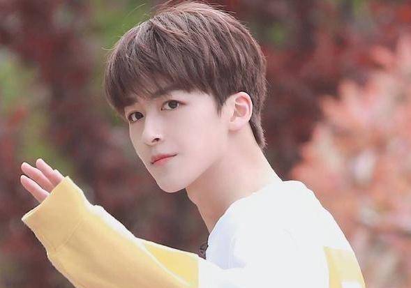 何洛洛路透照流出,惊现男友臂,颜值和身材绝了_肌肉_网友_全身