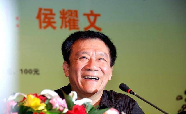 侯耀华谈弟弟侯耀文:当初他走在我前面,今天他的墓地还是最好的_相声