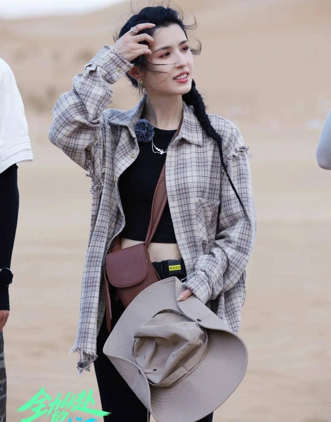 哈尼克孜写真大热精致的异国脸庞甜美的笑容好漂亮