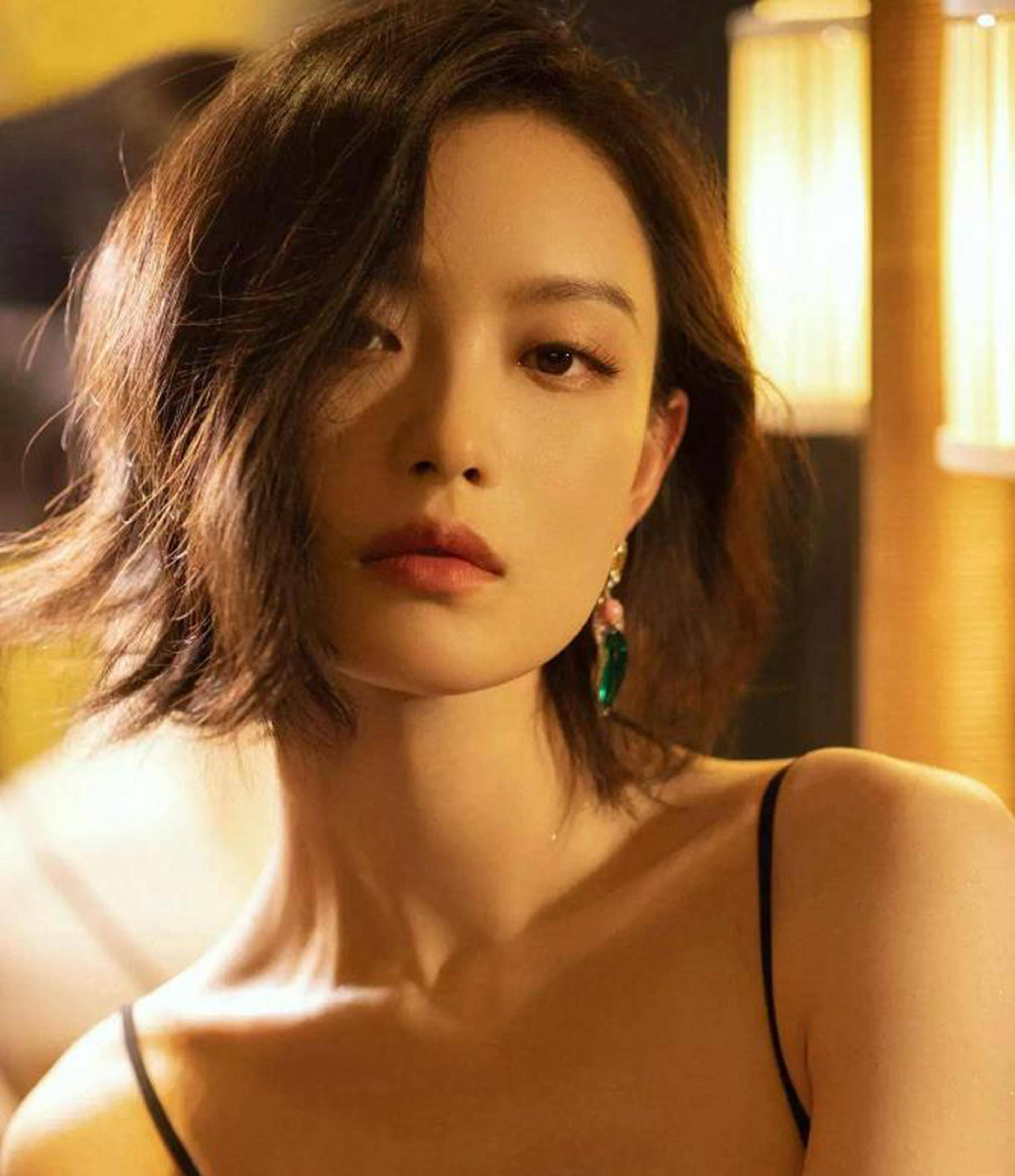 倪妮挂黑裙图!每一件都值得收藏!令人印象深刻的吸引力!