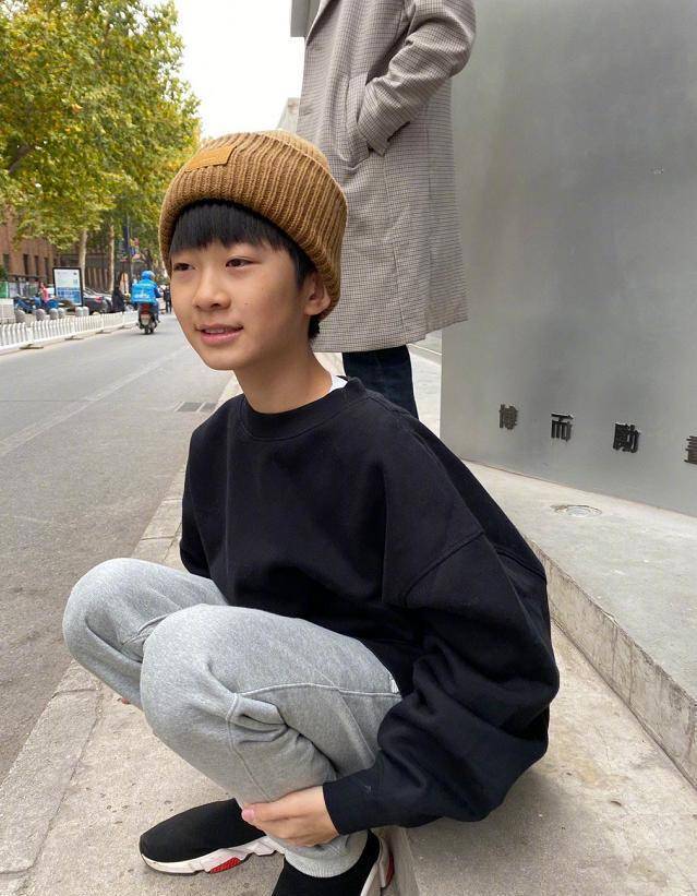 张亮儿子才是"失控式"长大,才12岁身高就有1米7,帅得不敢认_爸爸_显得