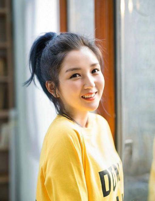 35岁何洁瘦出"新高度",漂亮后状态似清纯少女_运动_身材_健身