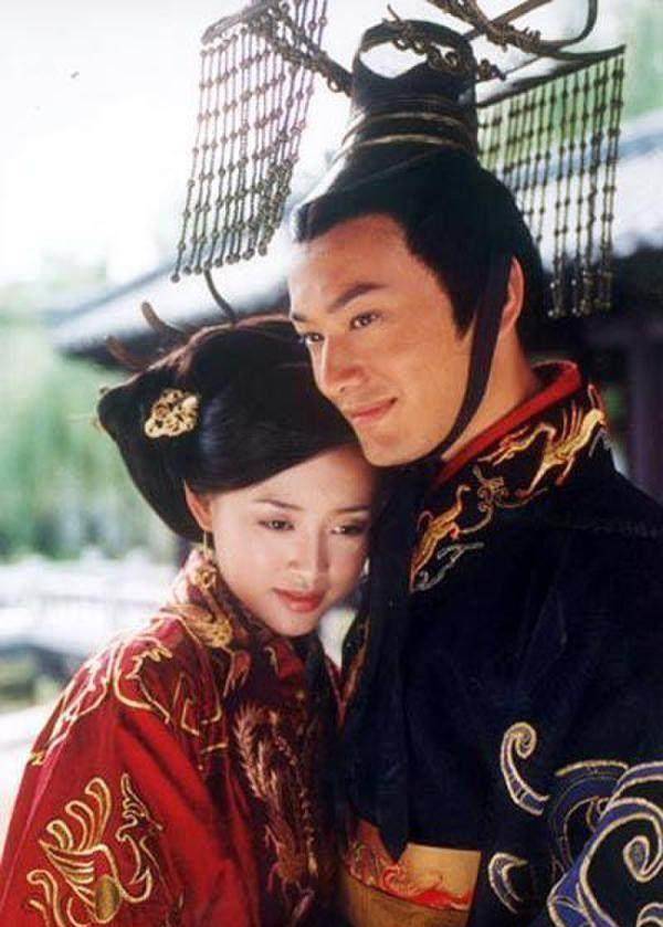 合作黄晓明演卫子夫成名,嫁富豪后退出娱乐圈,如今平淡却幸福_王灵