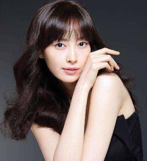 young),1979年5月22日出生于国外首尔韩佳人(han ga in),本名"金贤珠"