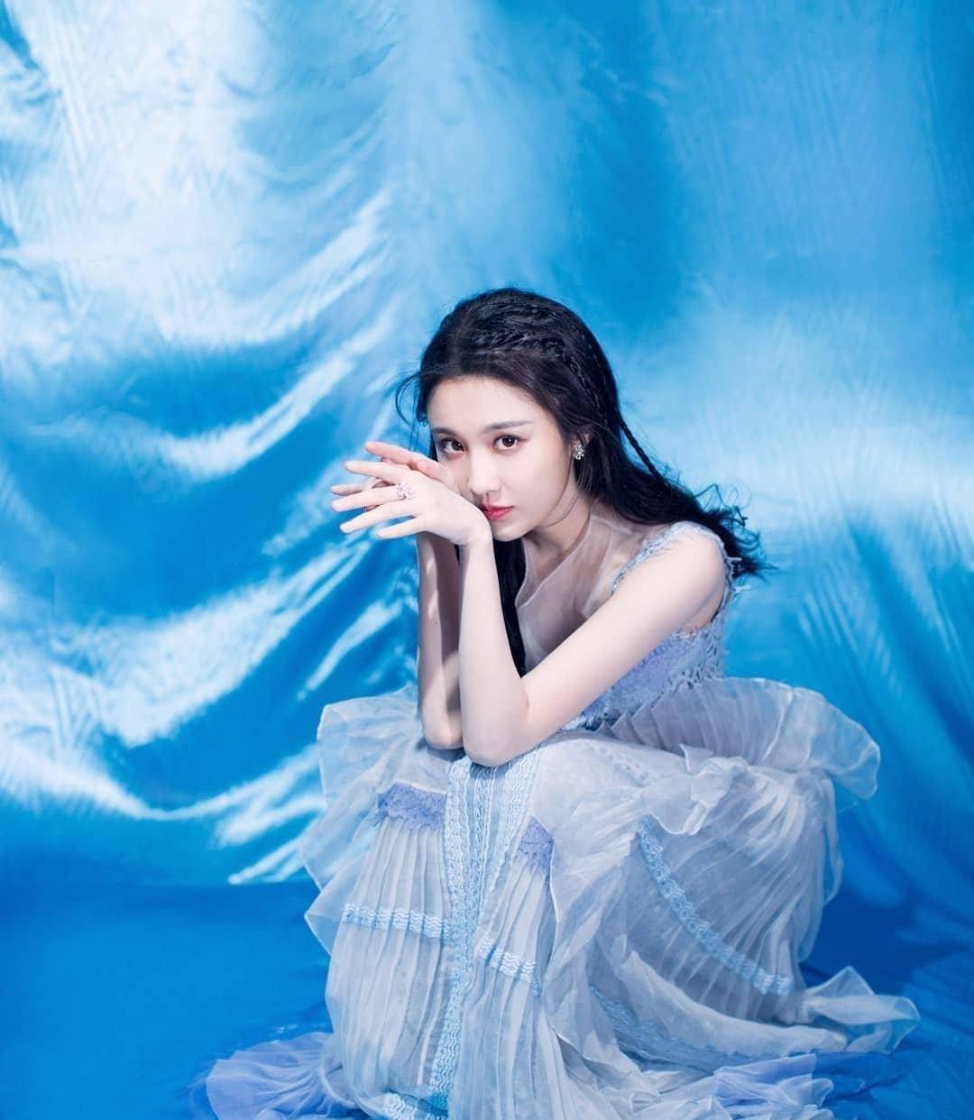 明星写真:"谋女郎"张慧雯蓝色鱼尾裙时尚靓丽,温柔温柔有气场_气质