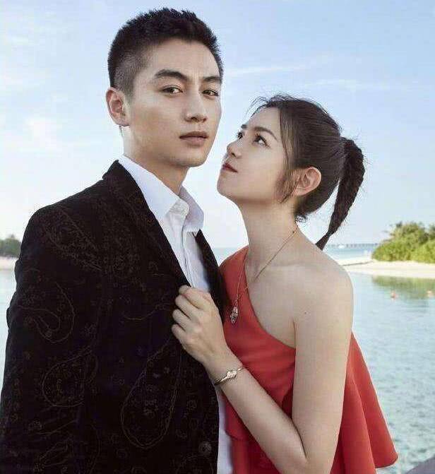 陈妍希晒全家福为陈晓庆生,小星星正脸首曝光,大笑的他很像妈妈_生活