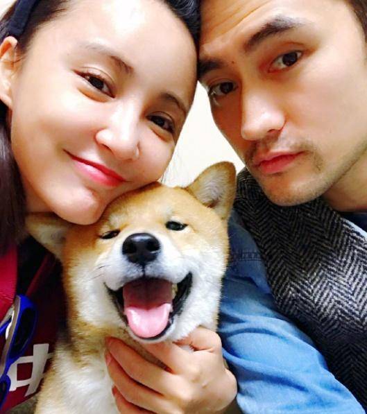 袁弘晒照分享宝宝正面照,大长腿抢镜嘴巴像妈妈!_照片_祝福_男孩子