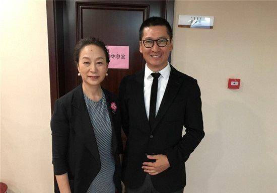 周杰晒和张铁林合影遭讽物以类聚:说谎的不是林心如_网友_男人_关系