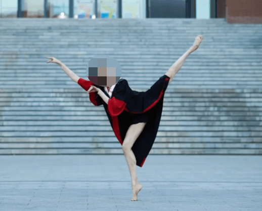 女博士摆出"高难度姿势"拍毕业照,一看专业就懂了_艺术_论文_能力