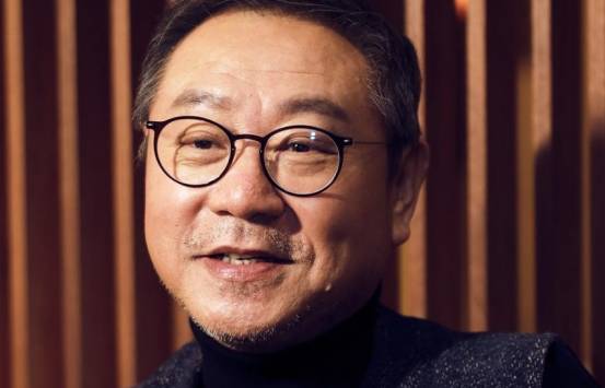 60岁范伟近照曝光!