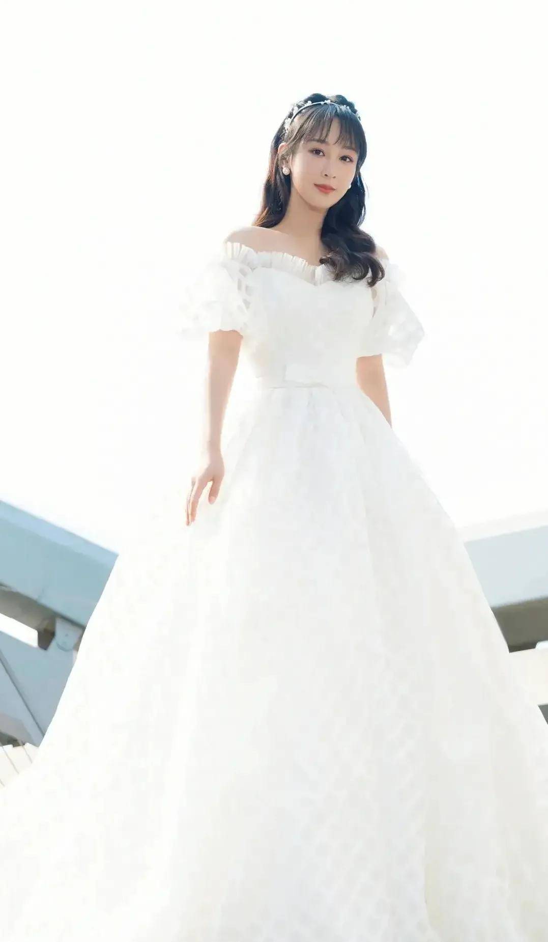 杨紫穿婚纱照片图片