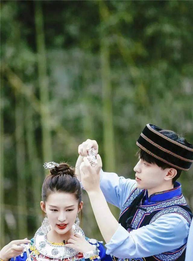 邓伦多次表白李沁?
