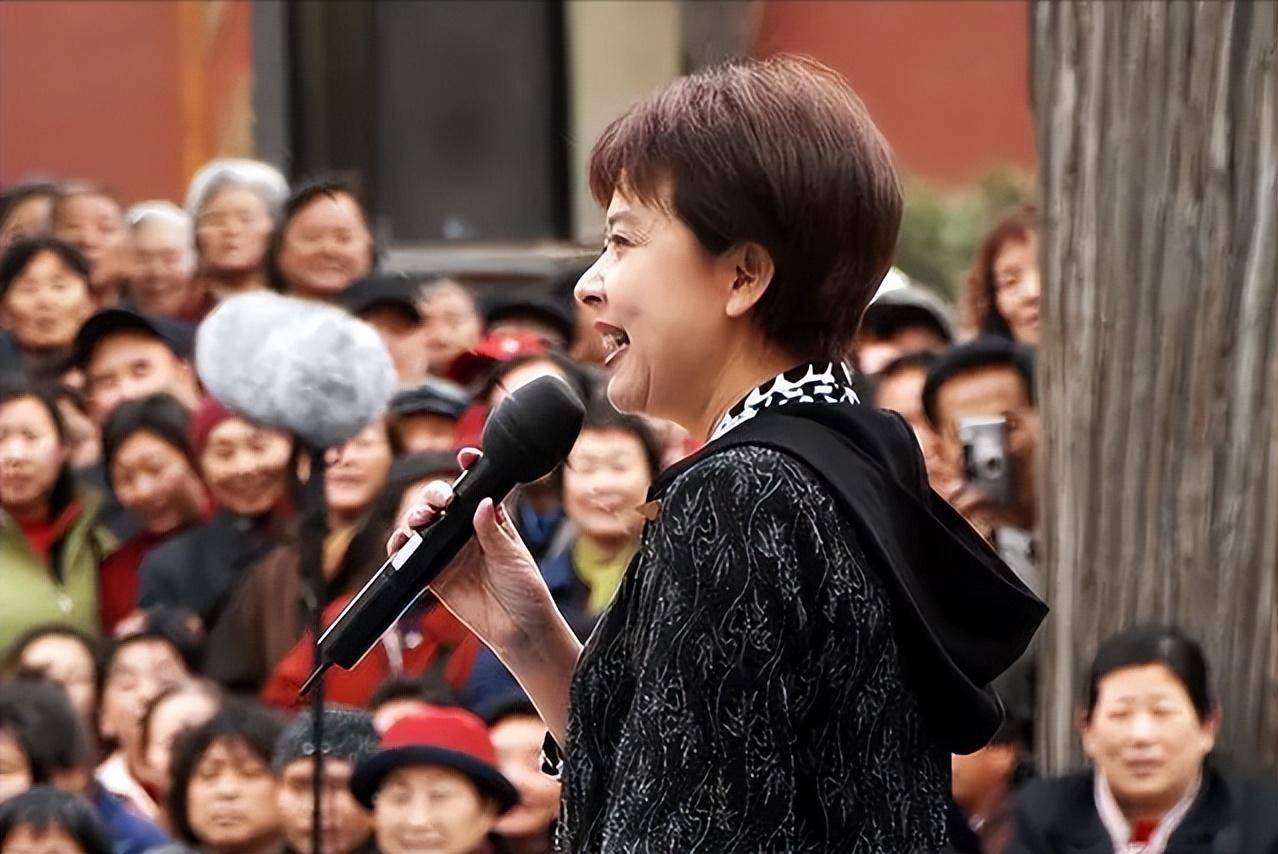 她曾是央视最红的主持人,如今过着普通老太太生活_刘璐_工作_节目