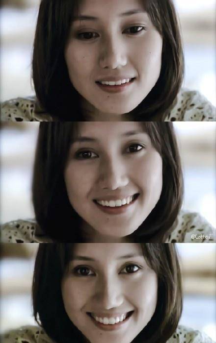 这张图相信很多人都看到了,这是22岁时候的袁泉出演《蓝色爱情》时候