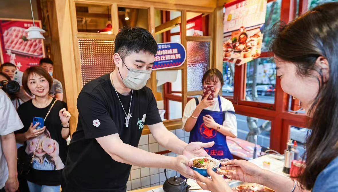 陈赫退股贤合庄,加盟商集体维权未得回应_经营_合伙_福建